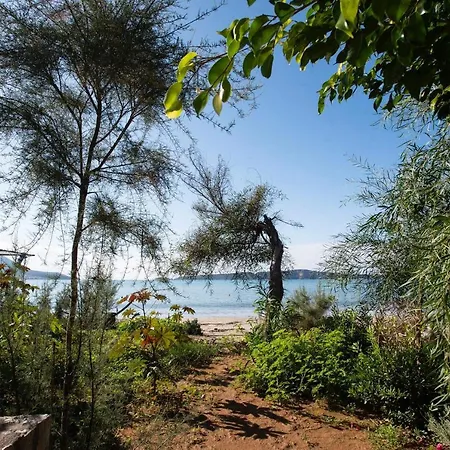 Sandy Feet - Beachfront Loft * 지아로바